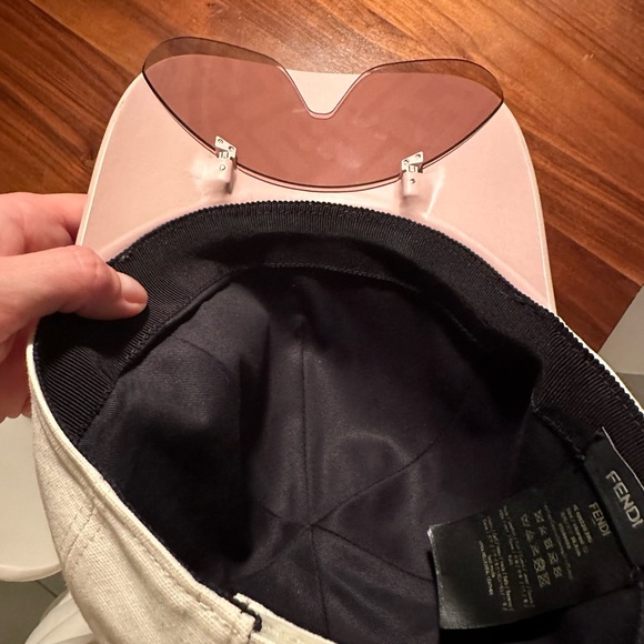 Fendi hat with sunglasses - Picture 7 of 10